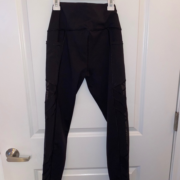 Victoria's Secret Victoria Sport Knockout Mesh Criss-Cross Legging - Picture 1 of 5